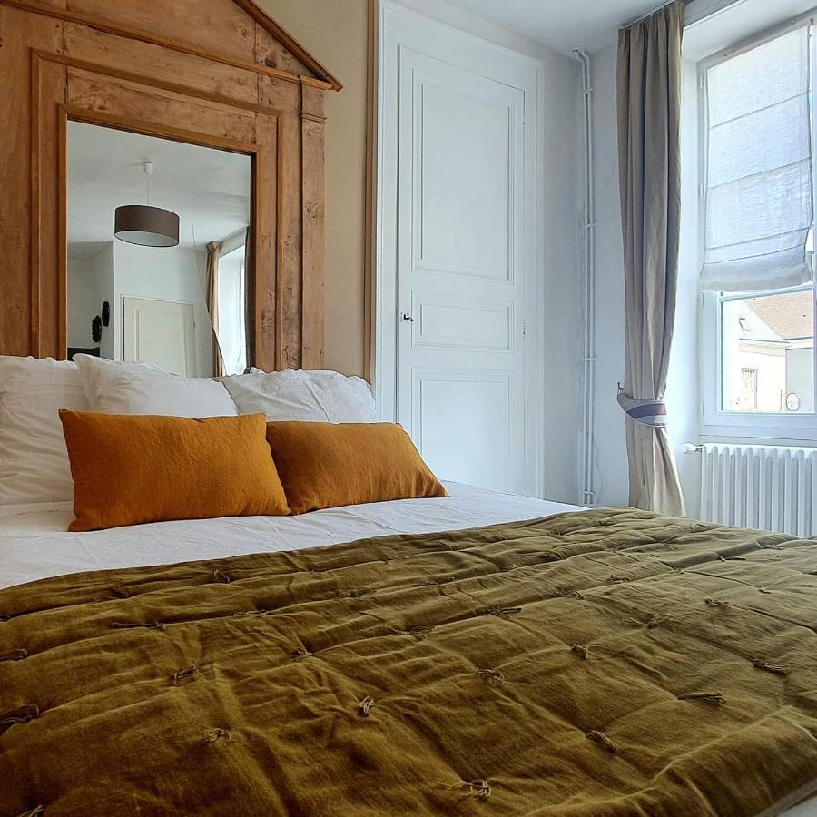 Aux Couleurs De Neuvy Hotel Luaran gambar
