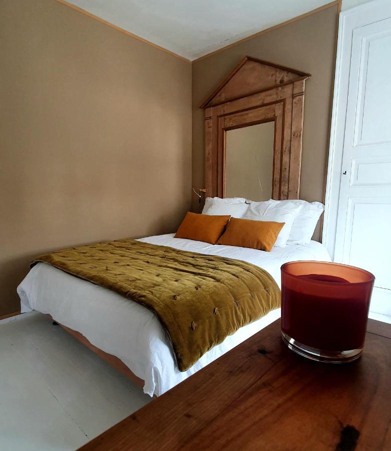 Aux Couleurs De Neuvy Hotel Luaran gambar