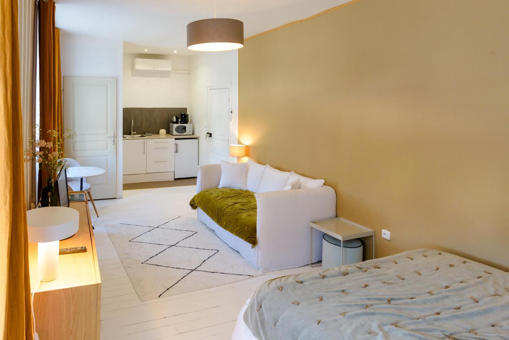 Aux Couleurs De Neuvy Hotel Luaran gambar