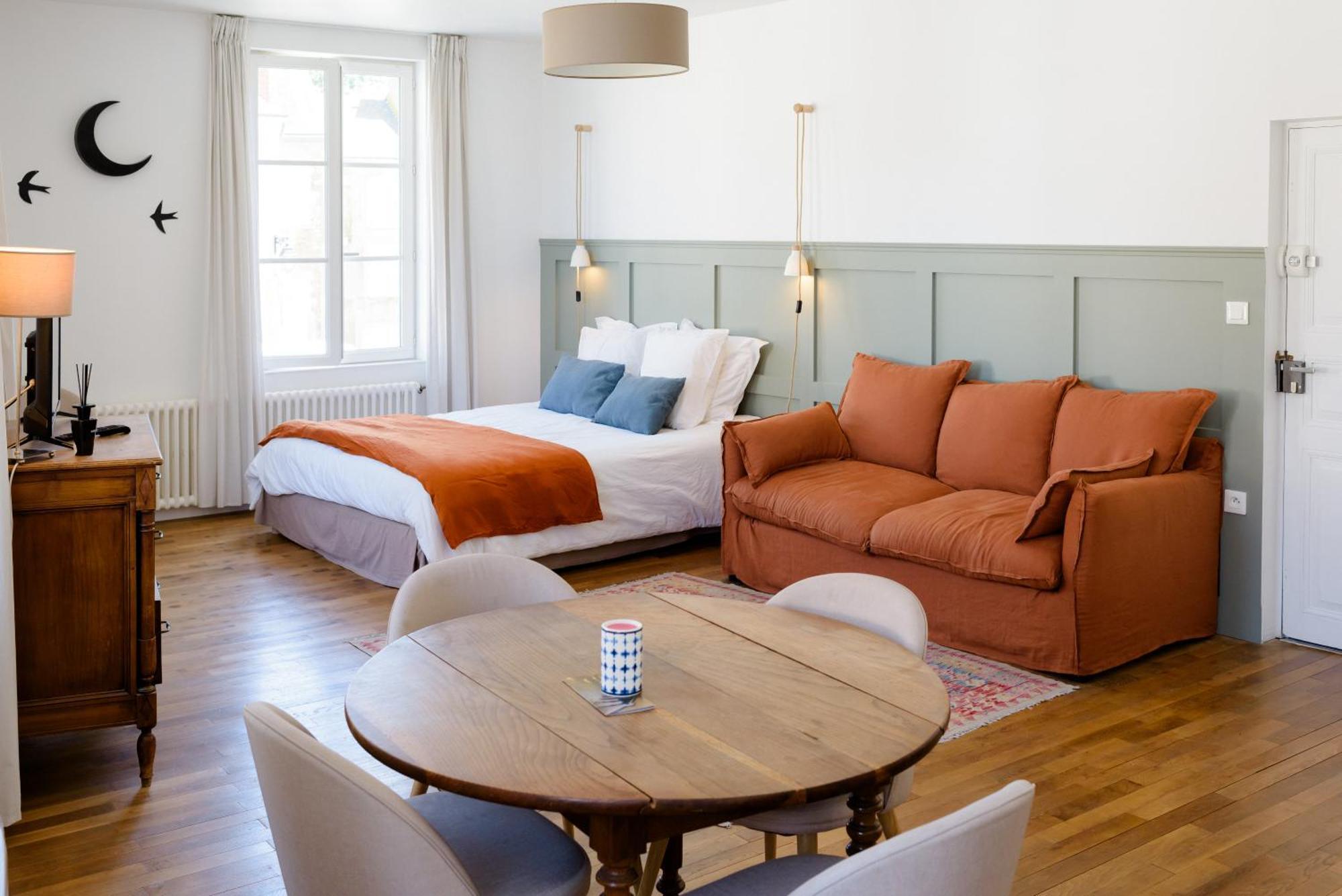 Aux Couleurs De Neuvy Hotel Luaran gambar
