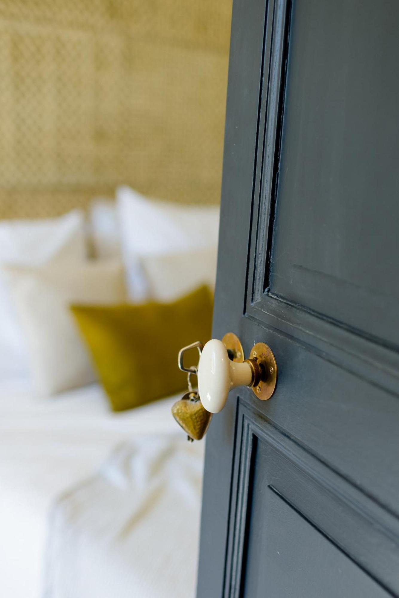 Aux Couleurs De Neuvy Hotel Luaran gambar